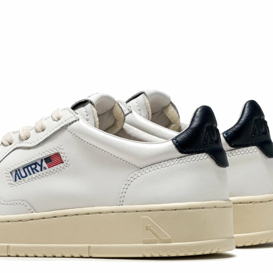 Autry Medalist Low Trainers White / Black - Image 3